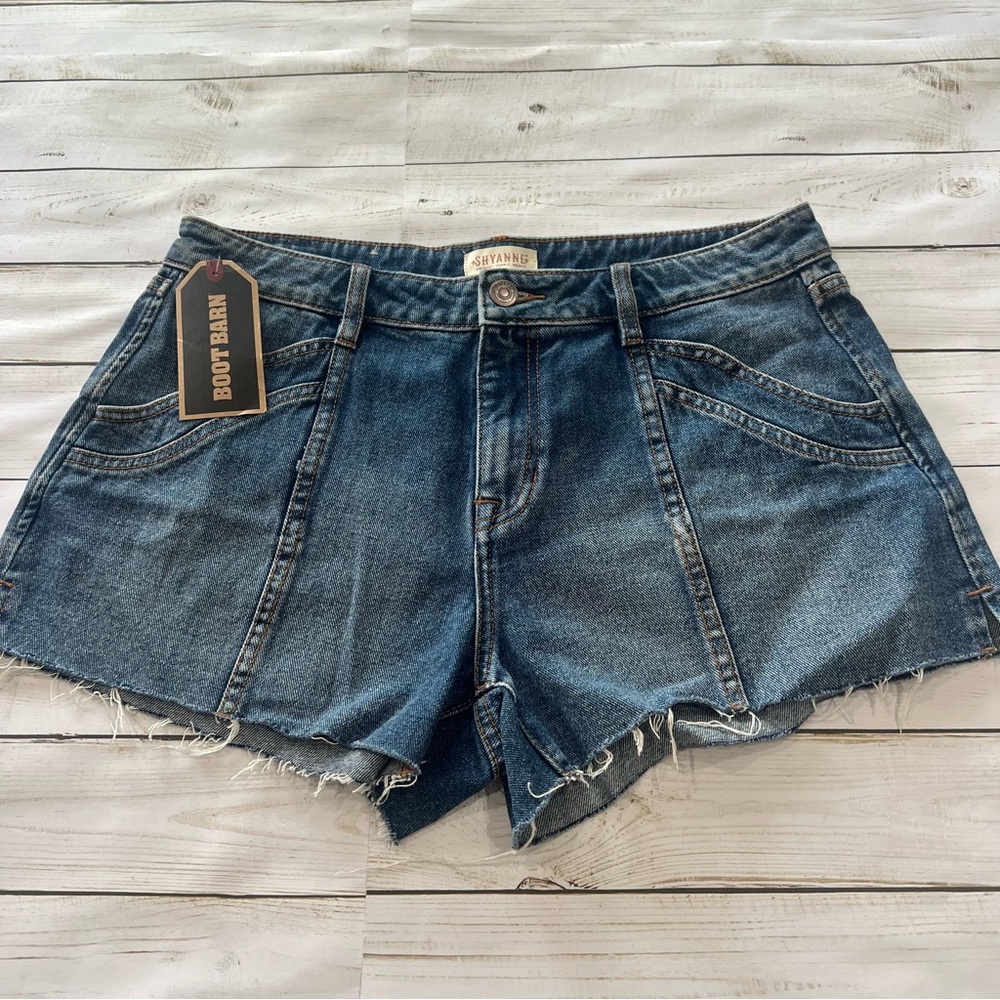 Shyanne Blue Jean Shorts size 32 NWT